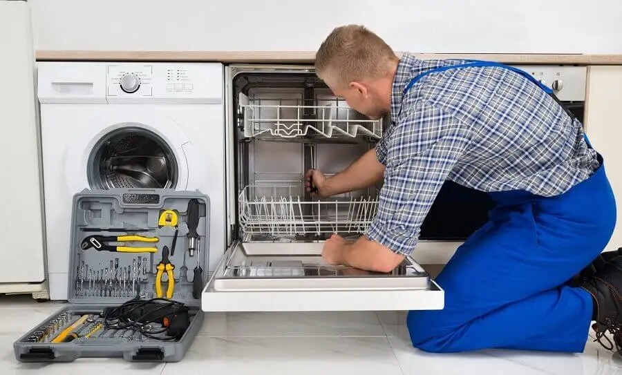 Taraklı İmmergas servisi teknisyen ekibi beyaz eşya tamiri yaparken